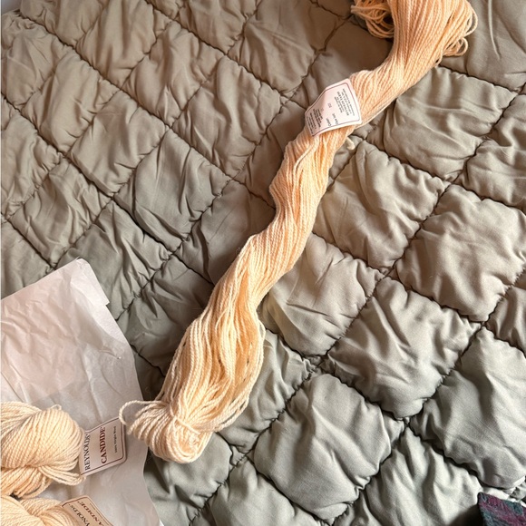 4 Skeins of Reynolds Candide Cream Yarn - Picture 4 of 9